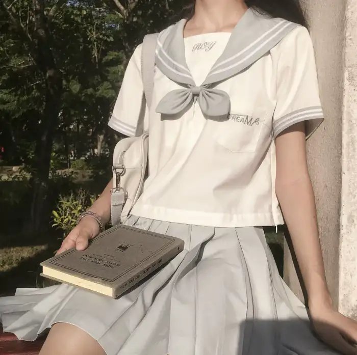 夹缝中